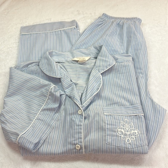 Carriage Court Blue Pinstriped Shortsleeved Pajama Set Medium - Picture 1 of 7
